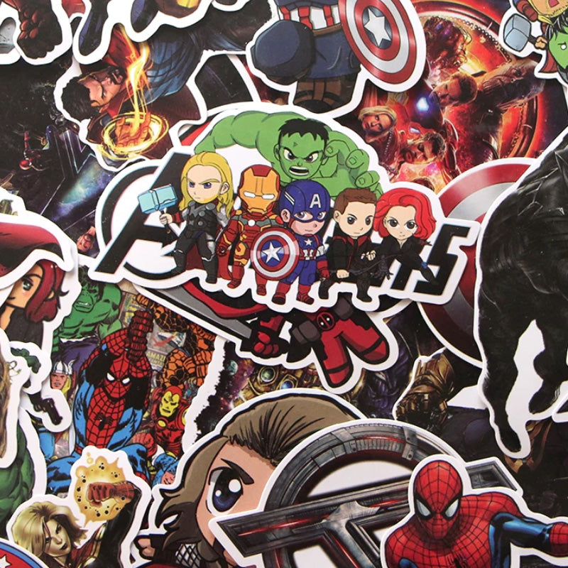 Autocollants AVENGERS en rouleau de 200 stickers